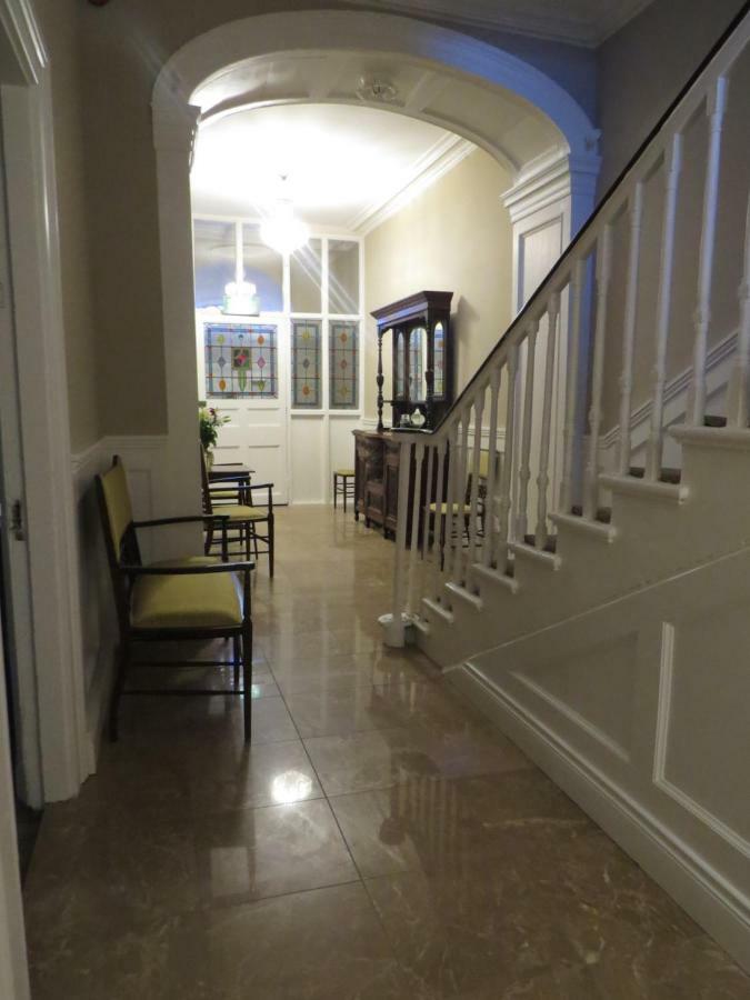 Devon View House Bed & Breakfast Йол Екстериор снимка